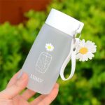 Small Daisy Transparent Matt Plastic Water Bottles BPA Free Creative Juice Bottle With Portable Rope 480ml